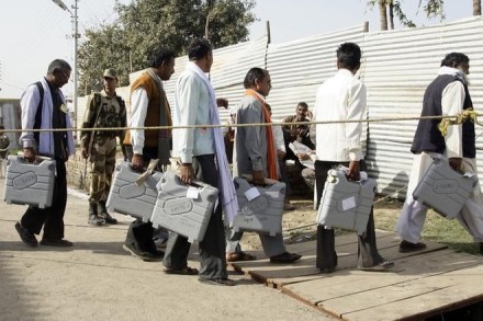 After the row in India, Pakistani authorities are wary of embracing the Electronic Voting Machines (EVMs). (Reuters)