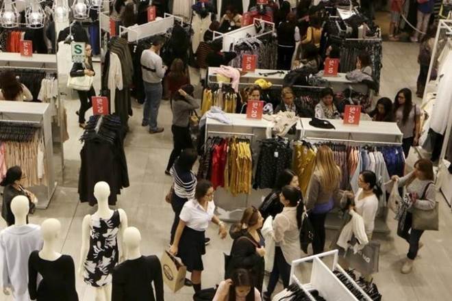sale season, retailers, retailers in India, H&M, Zara, Vero Moda, Marks & Spencer, ASPEN, Anne Klein, Retail Discounts, Retail Business, Retail outlets