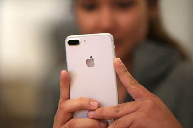 iPhone 8 leak, Apple iPhone 8, iphone fingerprint, iphone fingerprint recognition, Apple iPhone, Apple leak, iPhone 8 rumours, iPhone 8 fingerprint scanner, iPhone 8 3D face recognition, facial recognition, iphone 8 facial recignition, apple iphone face scanner, iphone 8 face scanning, Apple iPhone 8 features, iphone 8 specs, Apple iPhone 8 rumours, Apple rumours, iphone rumours, APple iphone 2017, apple 2017, iphone 2017, Apple iPhone 8 face