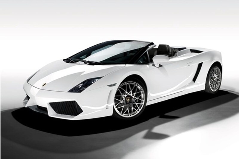 Lamborghini Gallardo Spyder: Jeremy Clarkson has been a vocal fanatic of Lamborghinis. According to the man, Lamborghinis are tough, unlike other Italian sports cars. Ahem! Ferrari. He owns a Gallardo, and it is a convertible. Guess who once, or rather on many occasions, said that old men must not drive about with the top down? - drumroll - Jeremy Clarkson.