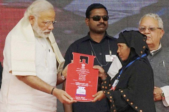 Pradhan Mantri Ujjwala Yojana, BPL households, LPG connections, LPG cylinders, non-subsidised gas, LPG subsidies, income criterion Pradhan Mantri Ujjwala Yojana, BPL households, LPG connections, LPG cylinders, non-subsidised gas, LPG subsidies, income criterion