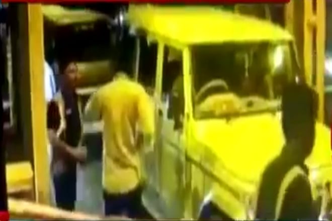 rakesh rathore, rakesh rathore slaps toll plaza employee, bjp mla rakesh rathore, bjp mla, bjp mla rakesh rathore slap incident, bjp mla slaps toll plaza employee, bareilly slap incident