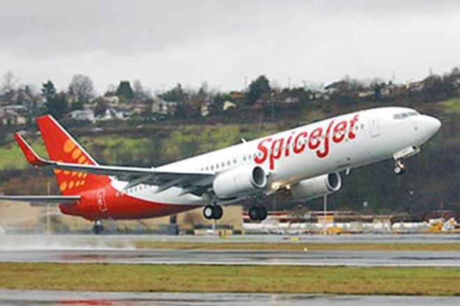 SpiceJet, spicejet seated national anthem, spicejet national anthem, spicejet flight national anthem, flight national anthem, spicejet plays national anthem national anthem played in spicejetSpiceJet