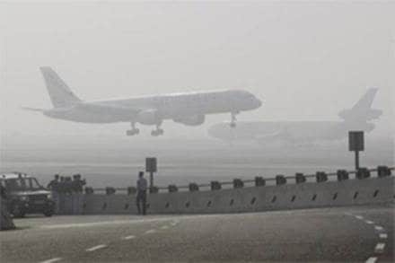 Airline companies are expected to flock into hedging in a low but rising crude oil price environment. (Reuters)