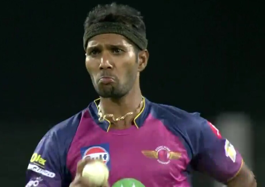 ashok dinda, ashok dinda vs mumbai indians, ashok dinda worst bowling, dinda, ashok dinda ipl, worst bowling in ipl, indian premier league, ipl 10