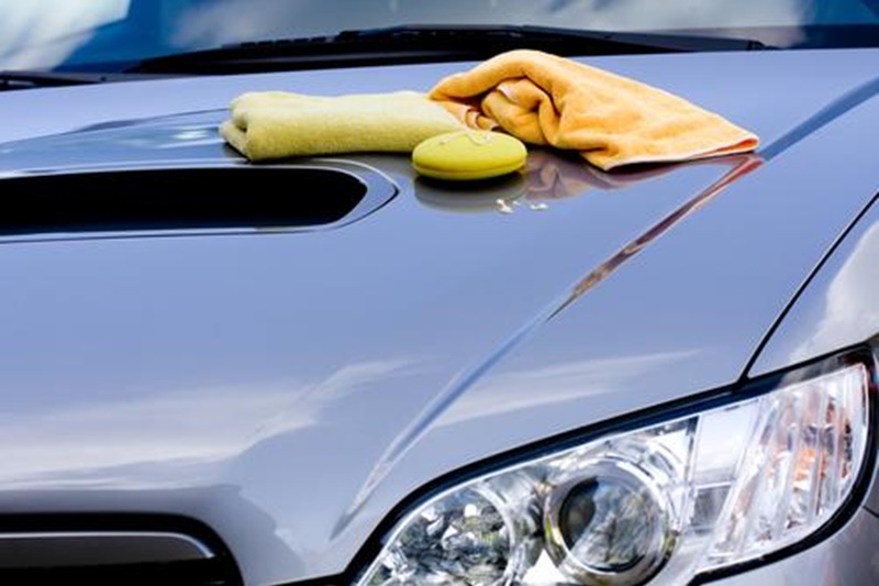 Extreme heat, as faced in some Northern parts of the country can also damage the paint on your car. This tip isn't limited to summers, but the winter sun too can be harsh on the paintjob. Invest in a good wax polish for your car so as to protect the paint from premature fading and oxidisation. In addition, bird droppings dry up quickly during summer so make sure to get rid of these quickly since the acid in bird droppings can be harmful for paint. (Image: cityparkcarwash)