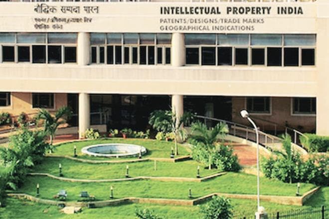 While Qualcomm filed a total of 1,884 patent applications, Philips submitted 949 and Samsung moved 905 applications. While Qualcomm filed a total of 1,884 patent applications, Philips submitted 949 and Samsung moved 905 applications.