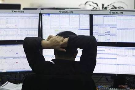 The world's major economies are united in their belief that free trade delivers healthy economic growth. 
(AP)