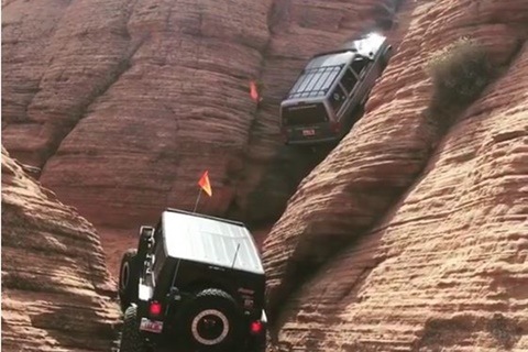 Video: Jeep Cherokee climbs up an almost vertical rock wall like a walk in the park