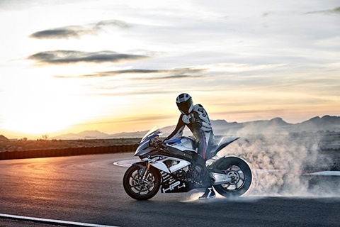 BMW HP4 Race is an insane carbon-fibred 171 kg machine with 215 hp!