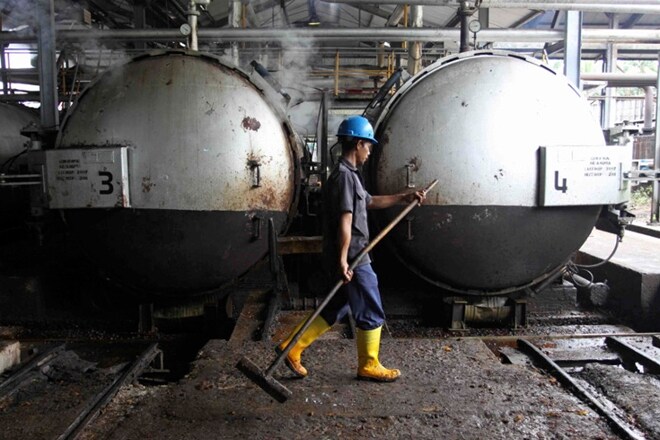 Oil prices fall on supply concerns as US rig count rises