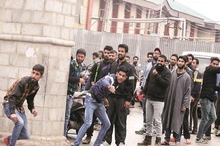 Keeping in mind the influence of ISIS sympathisers on youth, the ATS has unveiled a 12-point strategy for the Ghar wapsi programme and also announced a helpline number for parents and families who suspect their children or people known to them are getting radicalised online. (Source: IE) Keeping in mind the influence of ISIS sympathisers on youth, the ATS has unveiled a 12-point strategy for the Ghar wapsi programme and also announced a helpline number for parents and families who suspect their children or people known to them are getting radicalised online. (Source: IE)