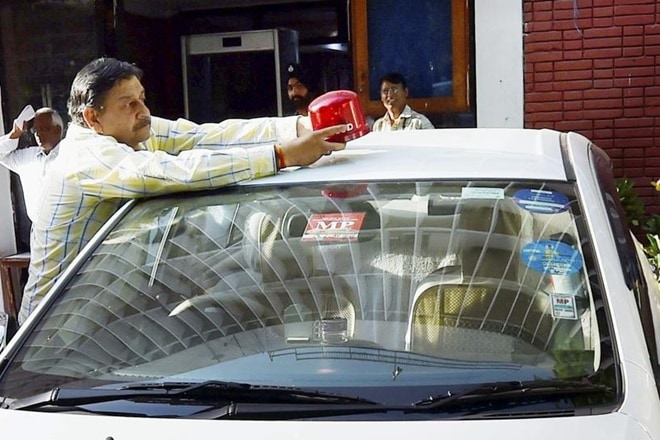 red beacon ban, red beacon, narendra modi, modi red beacon ban, red beacon ban india, lal batti, lal batti ban, what privileges politicians would lose after modi government's red beacon-ban comes into effect on May 1