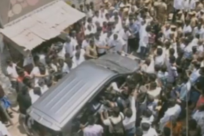 RK Nagar by-poll: Clashes break out between Panneerselvam, Dinakaran ...