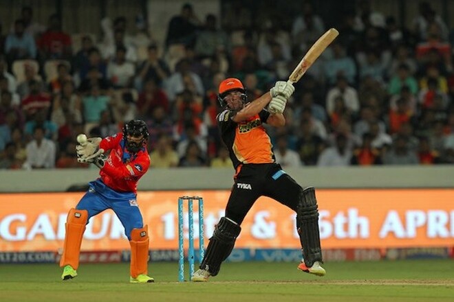The mayhem started in the third over when rival skipper Suresh Raina introduced himself into the attack. Warner lofted him straight into the sight screen and hit another one into the long-on region to break the shackles. (Twitter)