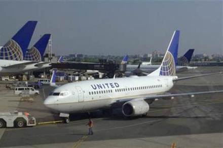 United Airlines canceled Chief Executive Officer Oscar Munoz’s expected 2018 elevation to chairman and tied compensation more closely to customer service, after a passenger’s forcible removal from a flight sparked a public-relations disaster. (Reuters)