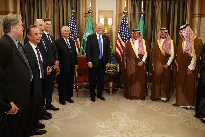 Donald Trump uae visit, donald trump Saudi King Salam meet, donald trump first foreign tour, trump foreign tour, donald trump foreign visit, donald trump, Melania Trump, Melania Trump donald pictures