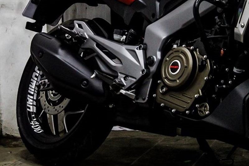 There are no mechanical changes in the motorcycle. Dhana Stickers has done several other wraps too, such as a gold and black wrap for the Yamaha R15.