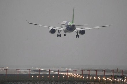 China is making its boldest attempt yet to break the stranglehold that Airbus SE and Boeing Co. have on the market for big commercial airliners. (Reuters) China is making its boldest attempt yet to break the stranglehold that Airbus SE and Boeing Co. have on the market for big commercial airliners. (Reuters)