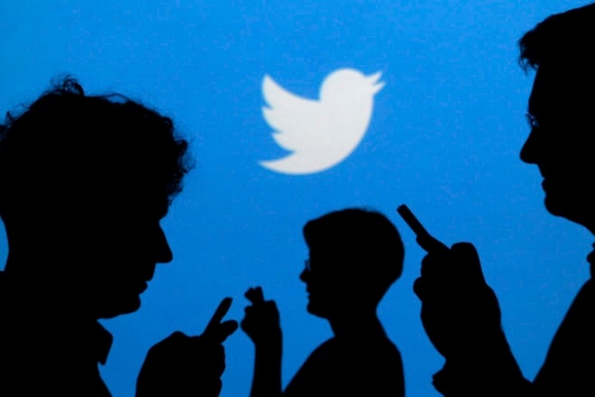 Fake news, internet, Arundhati Roy, tweet, 70 lakh Indian Army men could not defeat Kashmiris, Twitter rant, Twitter rant against the author