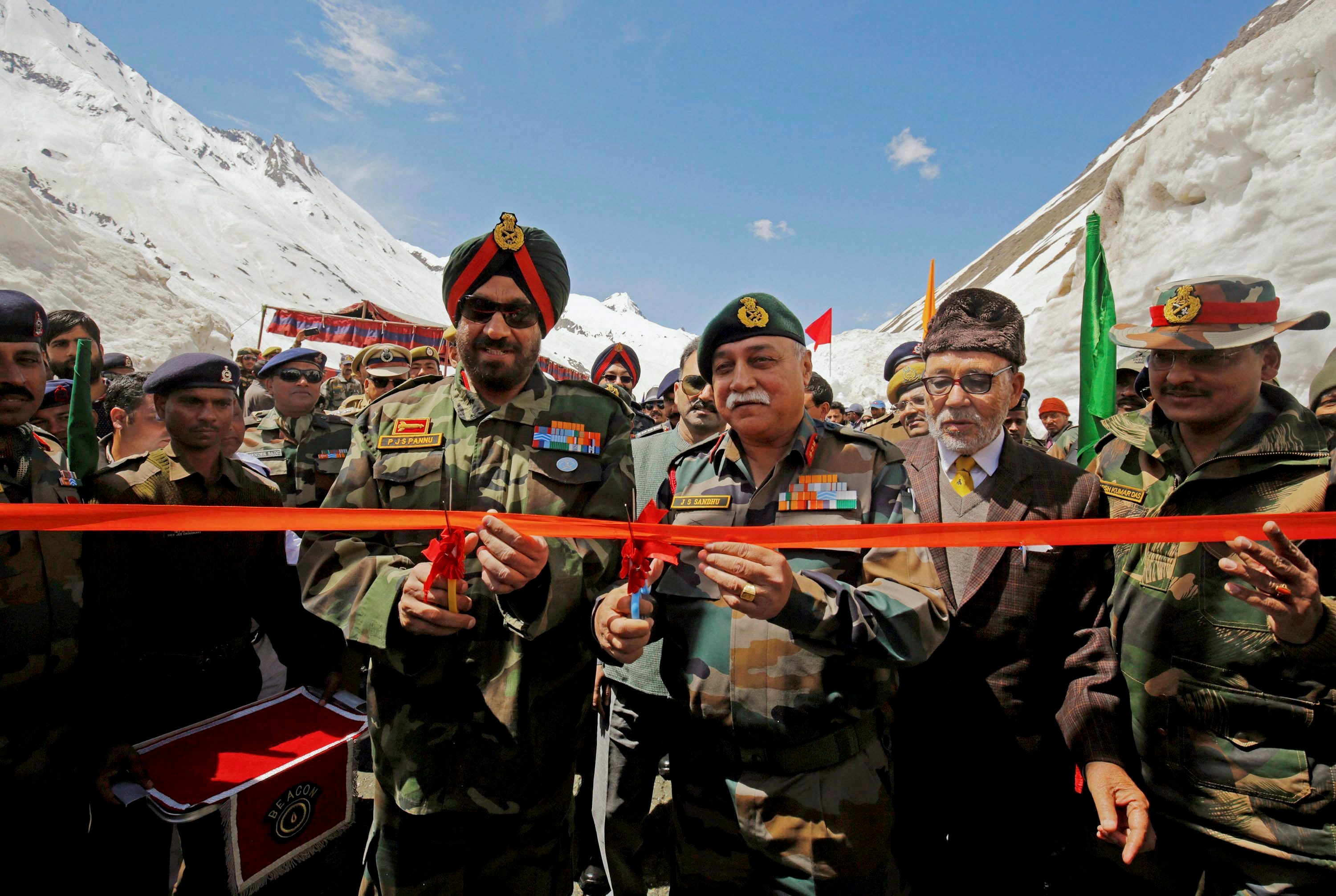leh highway, leh highway reopen, 434 km long highway, kashmir highway, jammu kashmir, srinagar, army jawan, BRO, border road organisation