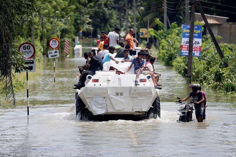 INS, INS Kirch, indian navy, indian air force, air force, srilanka floods, floods in srilanka, colombo floods