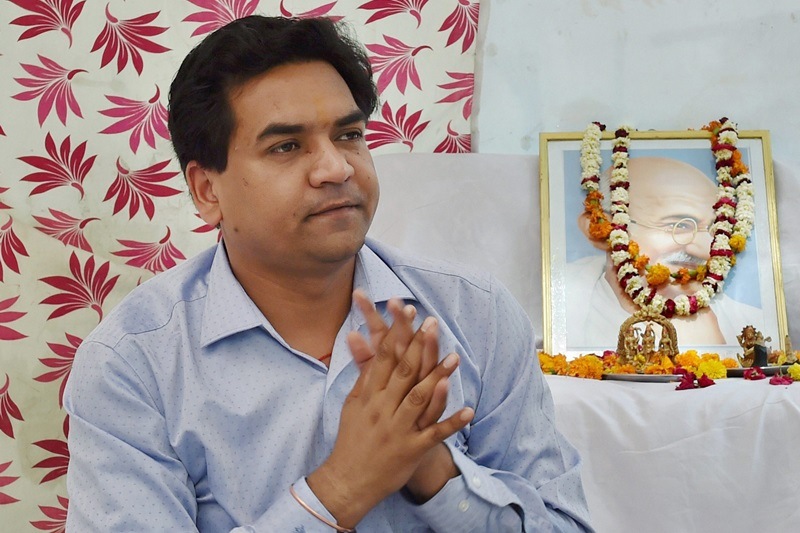 kapil mishra, yogendra yadav, kapil mishra yadav, kapil mishra yogendra yadav, kapil mishra prashant bhushan, kapil mishra breaks fast, kapil mishra breaks fast, mishra aap fast, kapil mishra aap, mishra aap, kapil mishra aap