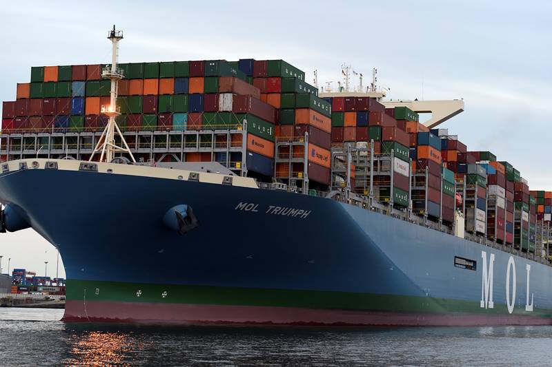 MOL Triumph, World's largest cargo ship, largest cargo ship, MOL, HHLA Container Terminal Burchardkai, Chris Lewis, cargo ship