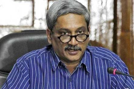 Aadhar mandatory for online certificates: Manohar Parrikar