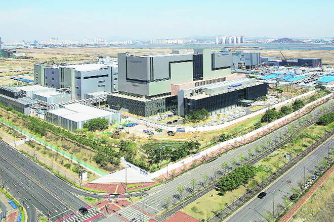 Samsung BioLogics is building a $740-million factory that will give it the capacity to become the No. 1 producer by volume of a class of drugs called biologics.