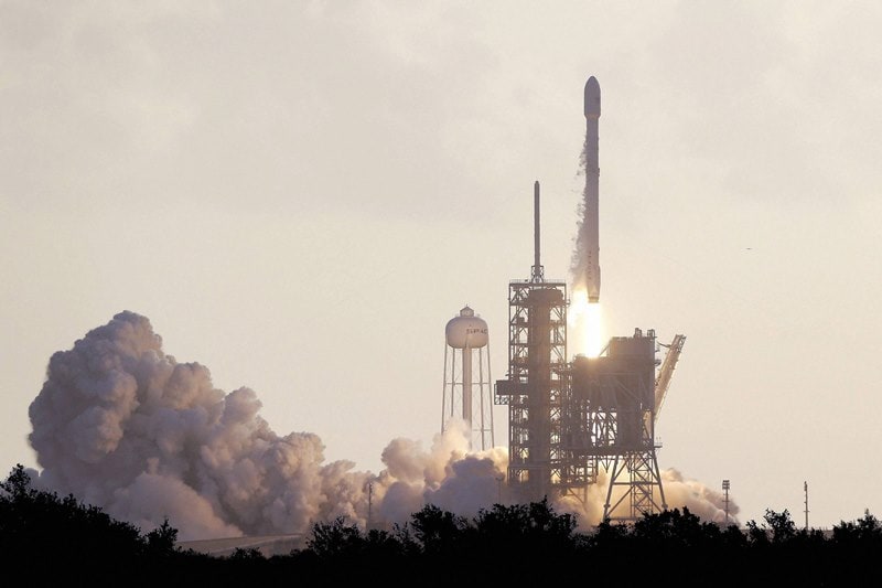 SpaceX, space x launch, space x rocket, space x flacon, unmanned rocket, unmanned flacon 9, US government, top secret rocket, spy rocket, russia, north korea, north korea row, us spy, united states, donald trump, us president donald trump