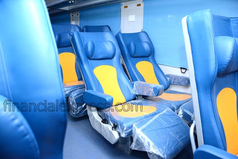 Tejas Express, Tejas Express photos, Tejas Express features