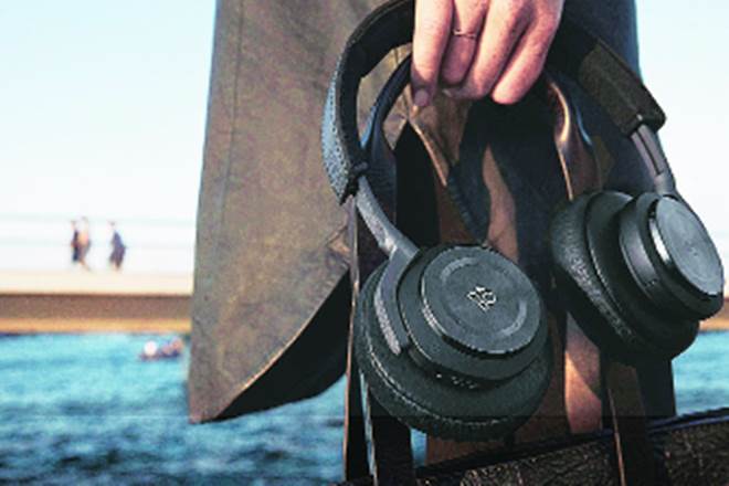 The Beoplay H9 is an on-ear wireless Bluetooth headset for those who really care about what they listen to.