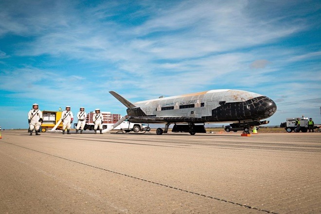 US SPACE PLANE, United States air force, US airforce, us secret plane, us secret space plane, what is x37b, x 37 b, us x37b, us secret mission, space plane mission, space plane spy satellite, us space plane surveillance, NASA, Pentagon, US, X-37B, US SPACE, US MILITARY, US SPACE PLANE, Space Exploration, Florida