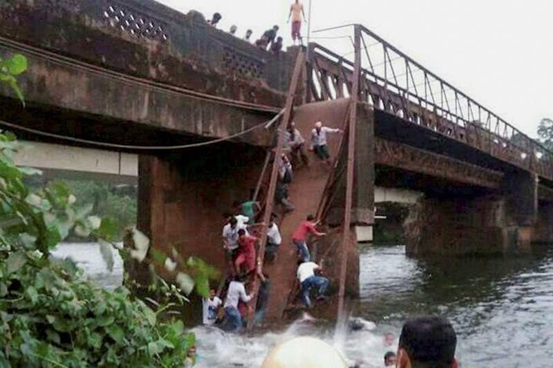 bridge collapses in Goa, Goa bridge collapse, goa bridge, bridge, goa, two dead, dead in goa bridge collapse, goa bridge collapse photo, goa rescue, goa bridge rescue, india news, fianancial express
