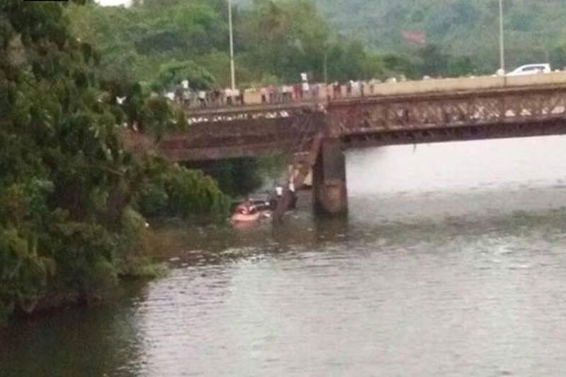 bridge collapses in Goa, Goa bridge collapse, goa bridge, bridge, goa, two dead, dead in goa bridge collapse, goa bridge collapse photo, goa rescue, goa bridge rescue, india news, fianancial express