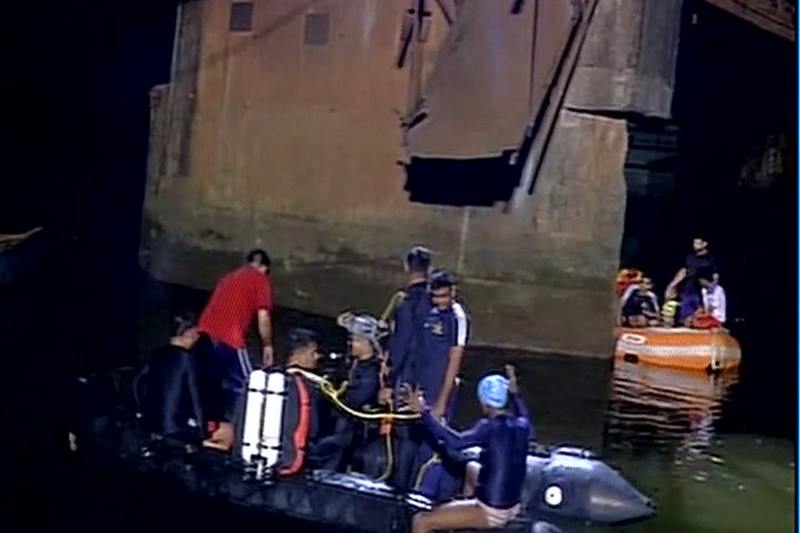 bridge collapses in Goa, Goa bridge collapse, goa bridge, bridge, goa, two dead, dead in goa bridge collapse, goa bridge collapse photo, goa rescue, goa bridge rescue, india news, fianancial express