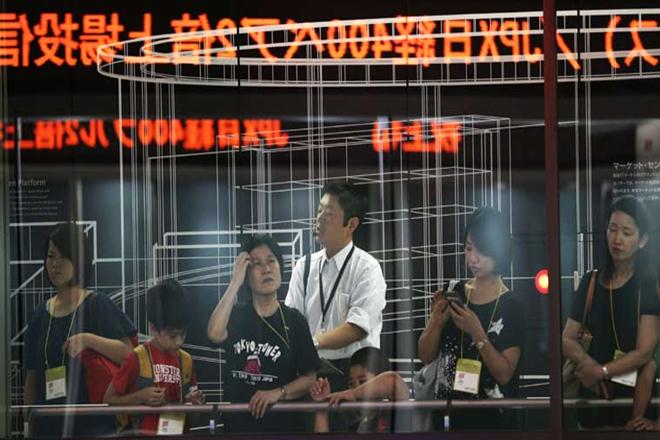 Chinese investors curtail margin trading as stock market falls Chinese investors curtail margin trading as stock market falls