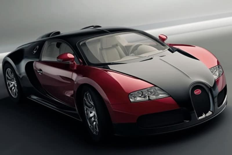 Ronaldo's collection of cars is quite elaborate too. A total of 19 cars worth over $ 4.9 million. The cheapest car he has is Mercedes-Benz C220 CDI. We begin with the most expensive of Ronaldo's car, a Bugatti Veyron worth $ 1.7 million. He did a promotional video for Bugatti Chiron in February this year, a video that featured his personal garage. <a href="https://www.financialexpress.com/auto/car-news/watch-cristiano-ronaldo-test-and-approve-bugatti-chiron/568052/"><strong>Watch here</strong></a>