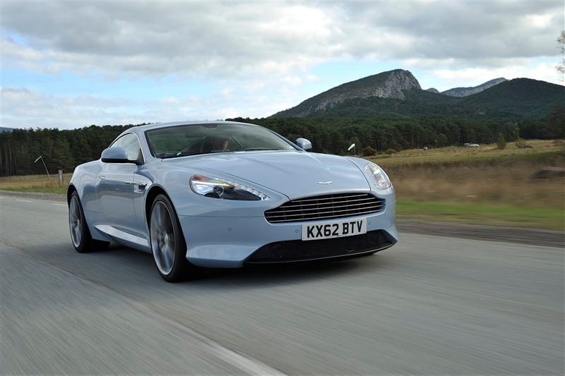 Perhaps the most exquisite car in his collection, an Aston Martin DB9. It cost Ronaldo $ 200,000 for this British icon.