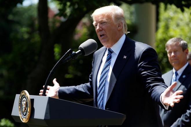 Donald Trump,  donald trump little girl, donald trump disgrace to the world, donald trump tax day protesters, donald trump the president show, watch the president show, the presidnet show, anthony Atamanuik