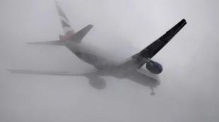 Australian airport, Thick fog,  Airport shuts down, Brisbane Bureau of Meteorology, inbound flights diverted, Gold Coast Airport