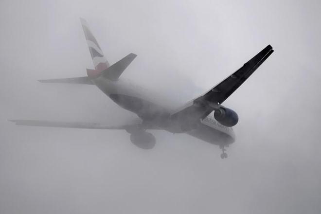 Australian airport, Thick fog,  Airport shuts down, Brisbane Bureau of Meteorology, inbound flights diverted, Gold Coast Airport
