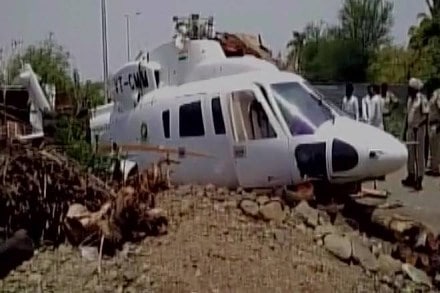 devendra fadnavis chopper crash lands, devendra fadnavis, fadnavis chopper crashlands, devendra fadnavis chopper crash lands, devendra fadnavis, fadnavis chopper crashlands,