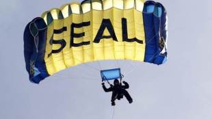 USA, US Navy, Seal skydiving, New York, Harbor, Navy Official