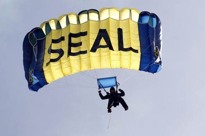 USA, US Navy, Seal skydiving, New York, Harbor, Navy Official USA, US Navy, Seal skydiving, New York, Harbor, Navy Official