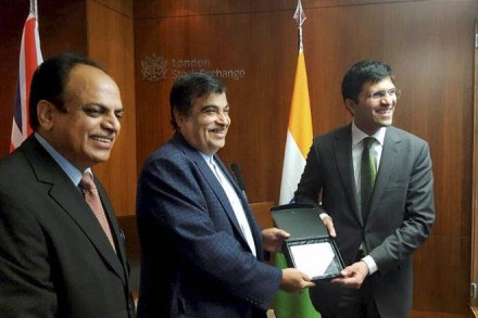 Union Minister for Road Transport, Highways and Shipping Nitin Gadkari being presented a memento at the market opening ceremony of London Stock Exchange. (PTI)