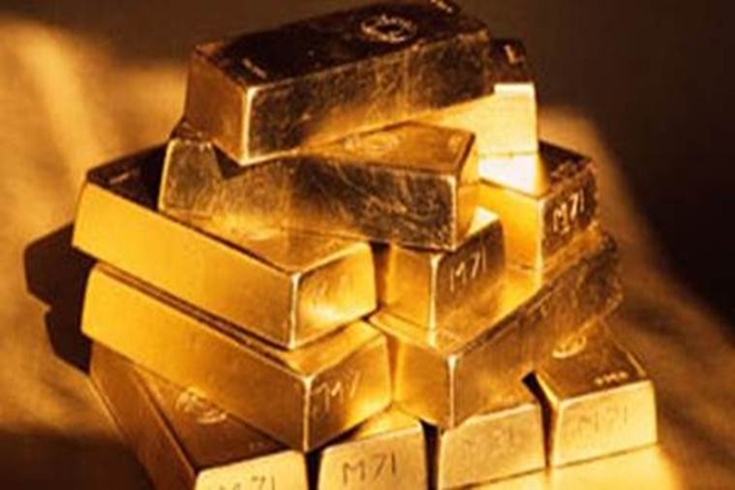 Gold holds near four-week highs, political tensions support Gold holds near four-week highs, political tensions support