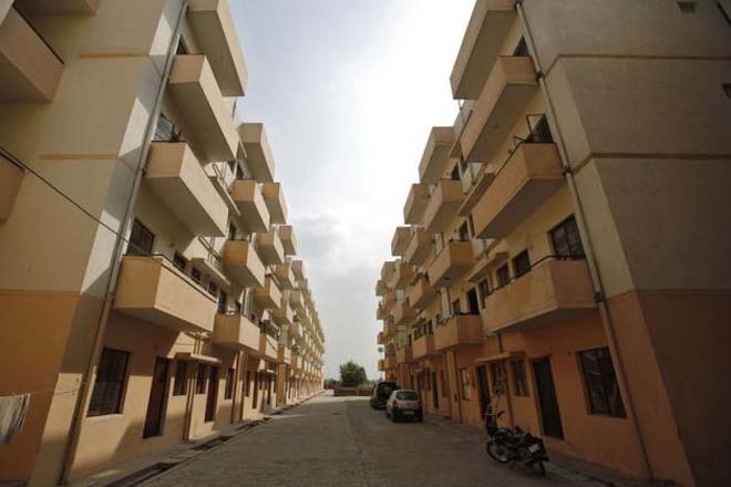 The qualified institutional investors have bid almost three times the reserved portion for them in the HUDCO IPO, while the retail investors have bid more than four times the portion kept for them at the end of the second day’s bidding. (Image: Reuters)