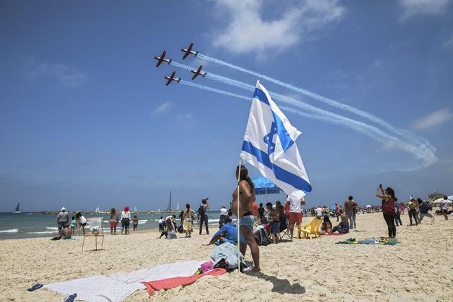 Israelis watch an air show during the Independence Day in Tel Aviv. (AP) Israelis watch an air show during the Independence Day in Tel Aviv. (AP)
